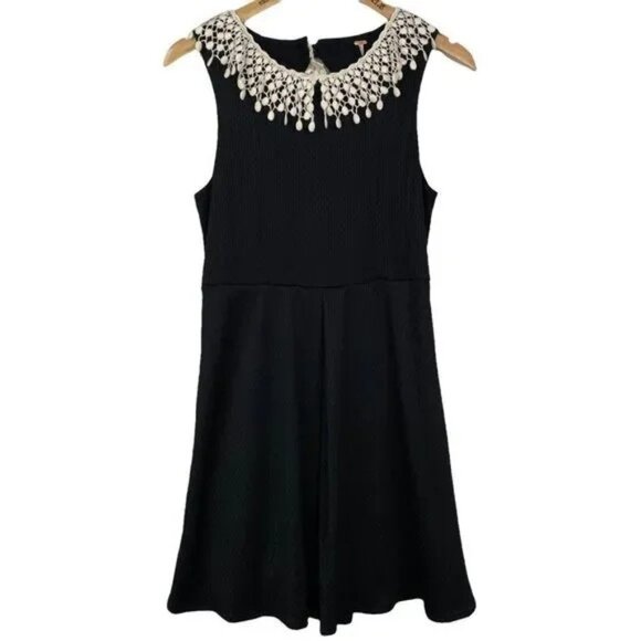FREE PEOPLE OPEN BACK WAFFLE‎ TEXTURE CROCHET NECKLINE BLACK DRESS MEDIUM-EUC - Picture 1 of 9